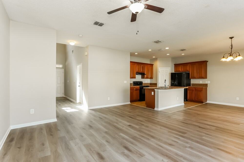 6177 Casterbridge Rd - Photo 5 of 17
