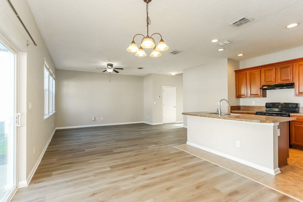 6177 Casterbridge Rd - Photo 7 of 17
