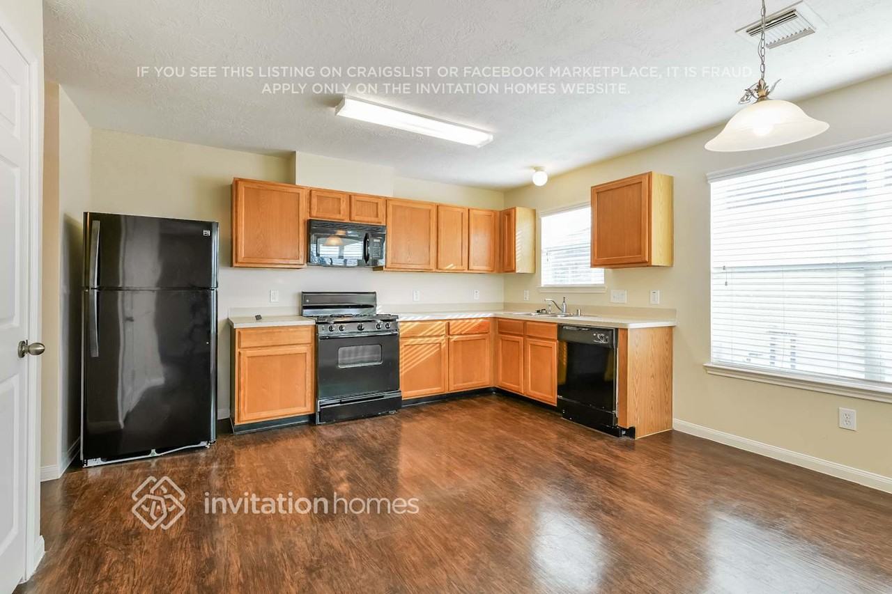 1003 Redcrest Springs Ct - Photo 7 of 19