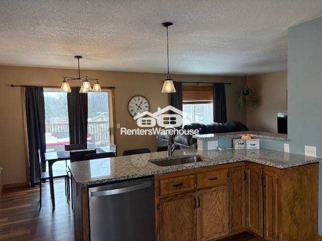 10815 Matthew Dr - Photo 3 of 17