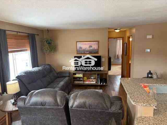 10815 Matthew Dr - Photo 4 of 17