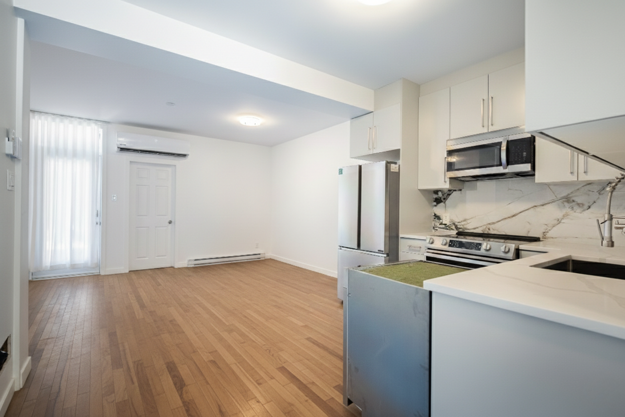 4241 Boulevard LaSalle - Photo 3 of 22