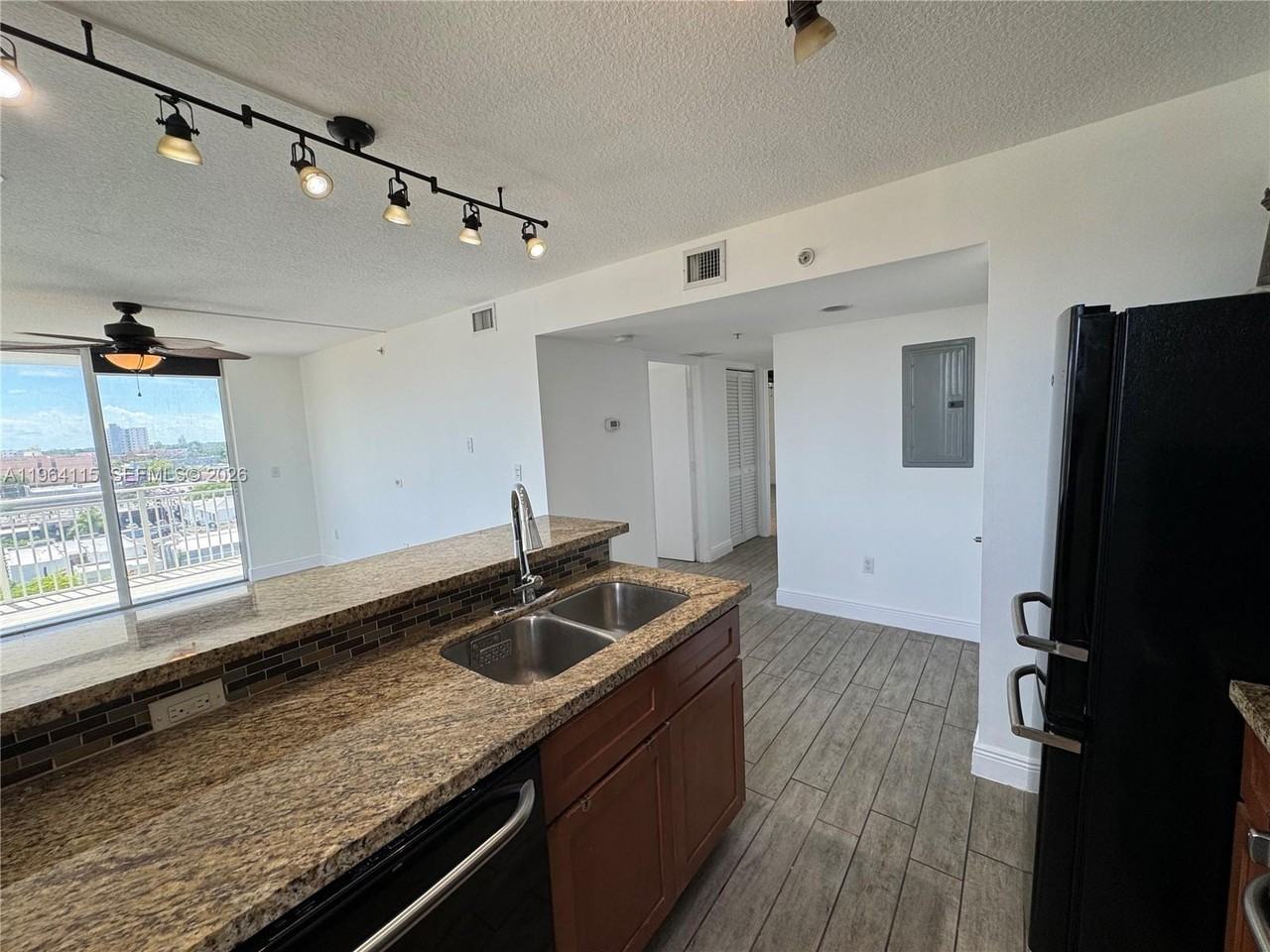 219 Northwest 12th Avenue #711 - Photo 4 of 13