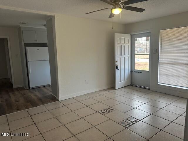 2437 Oxford Dr - Photo 3 of 15