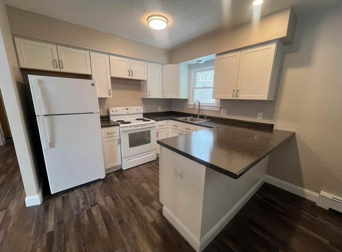 15 Saunders Rd - Photo 4 of 12