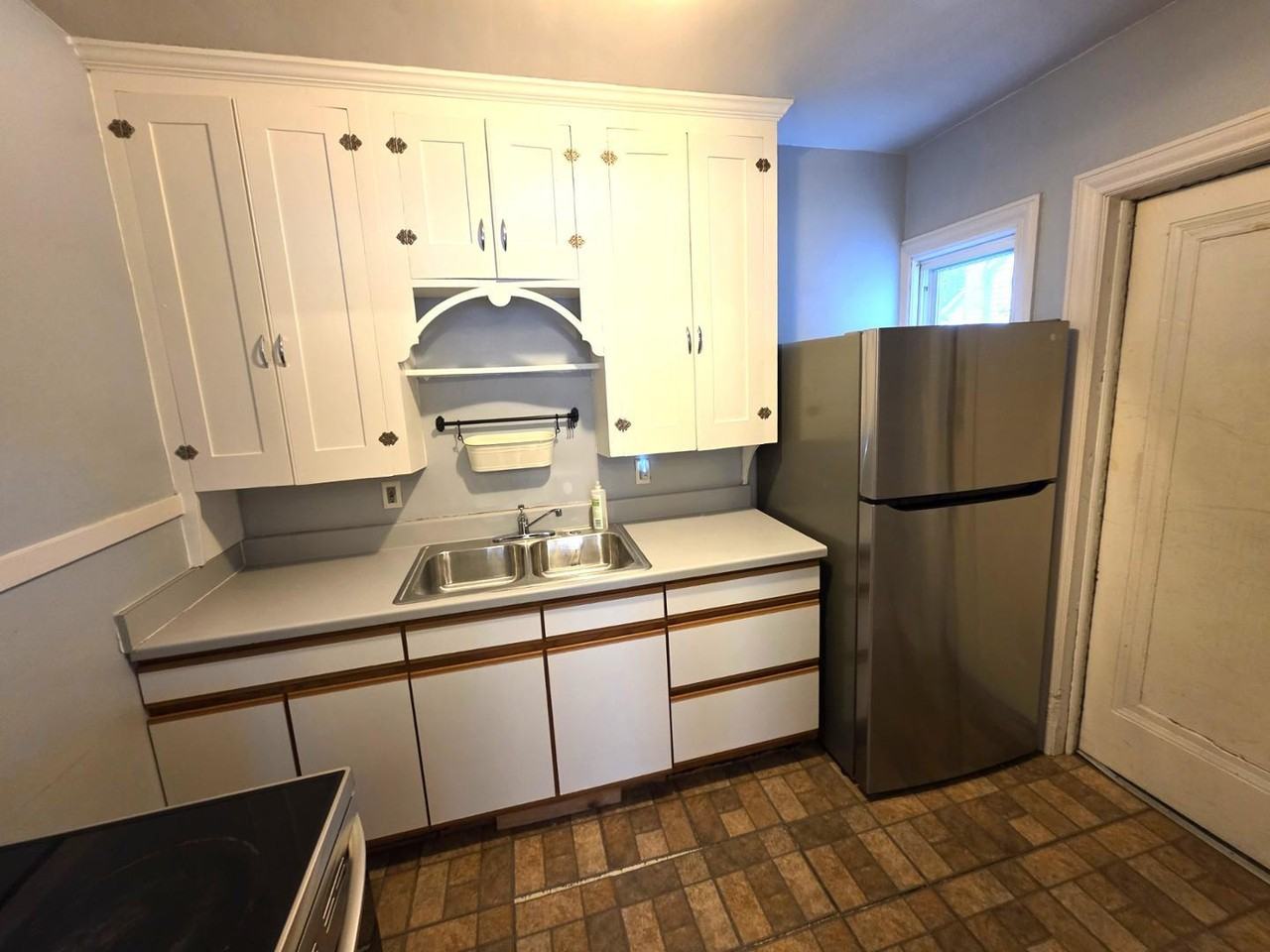 1909 Wyndhurst Rd - Photo 3 of 15