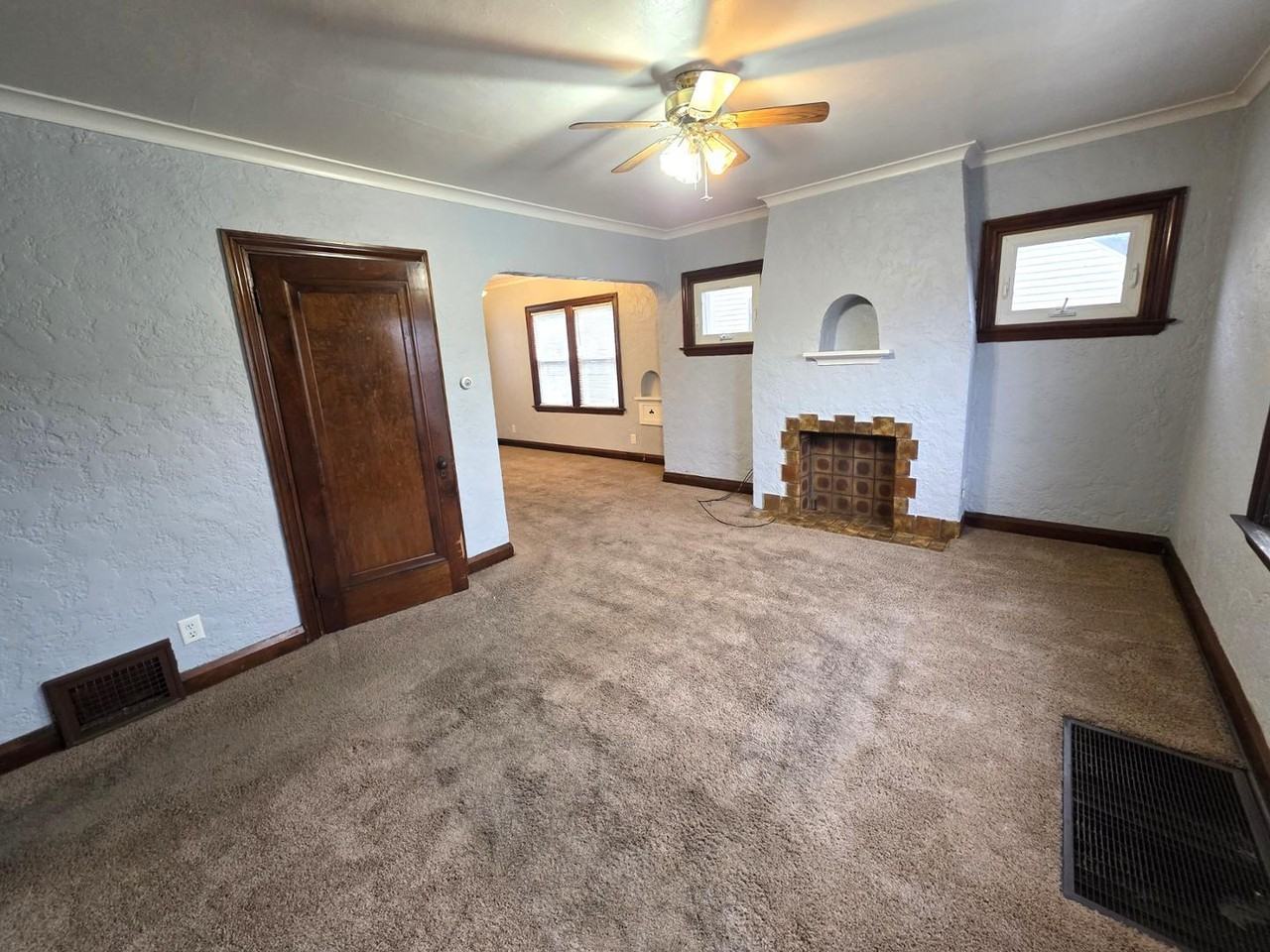 1909 Wyndhurst Rd - Photo 5 of 15