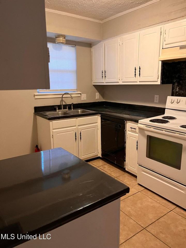 3101 Jamestown Way - Photo 2 of 12