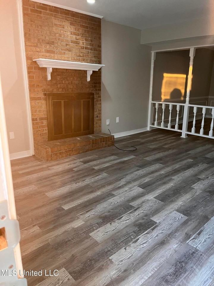 3101 Jamestown Way - Photo 3 of 12