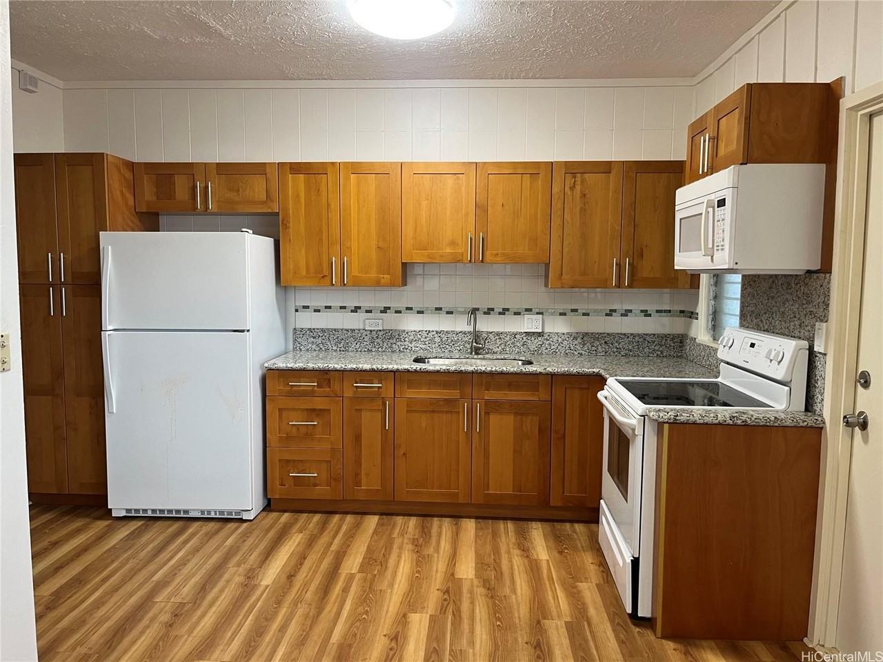 3458 Maunaloa Ave - Photo 2 of 12