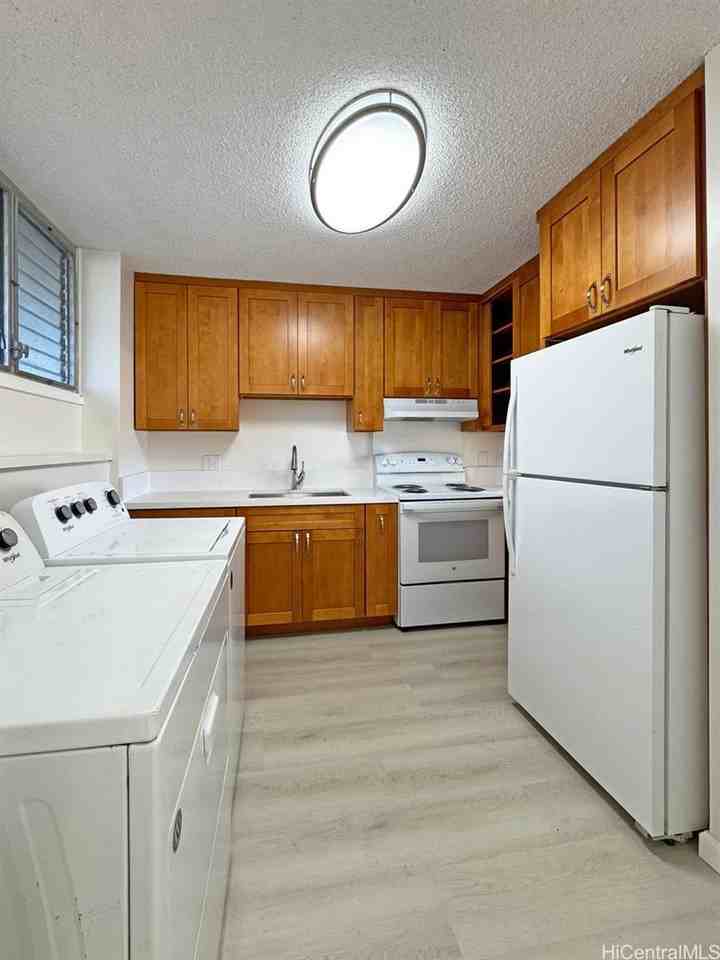 927 Prospect St #202 - Photo 3 of 18