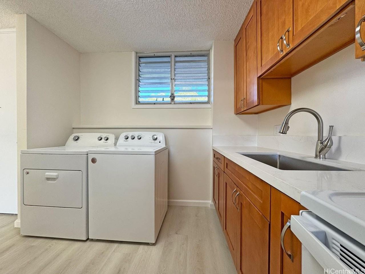 927 Prospect St #202 - Photo 5 of 18