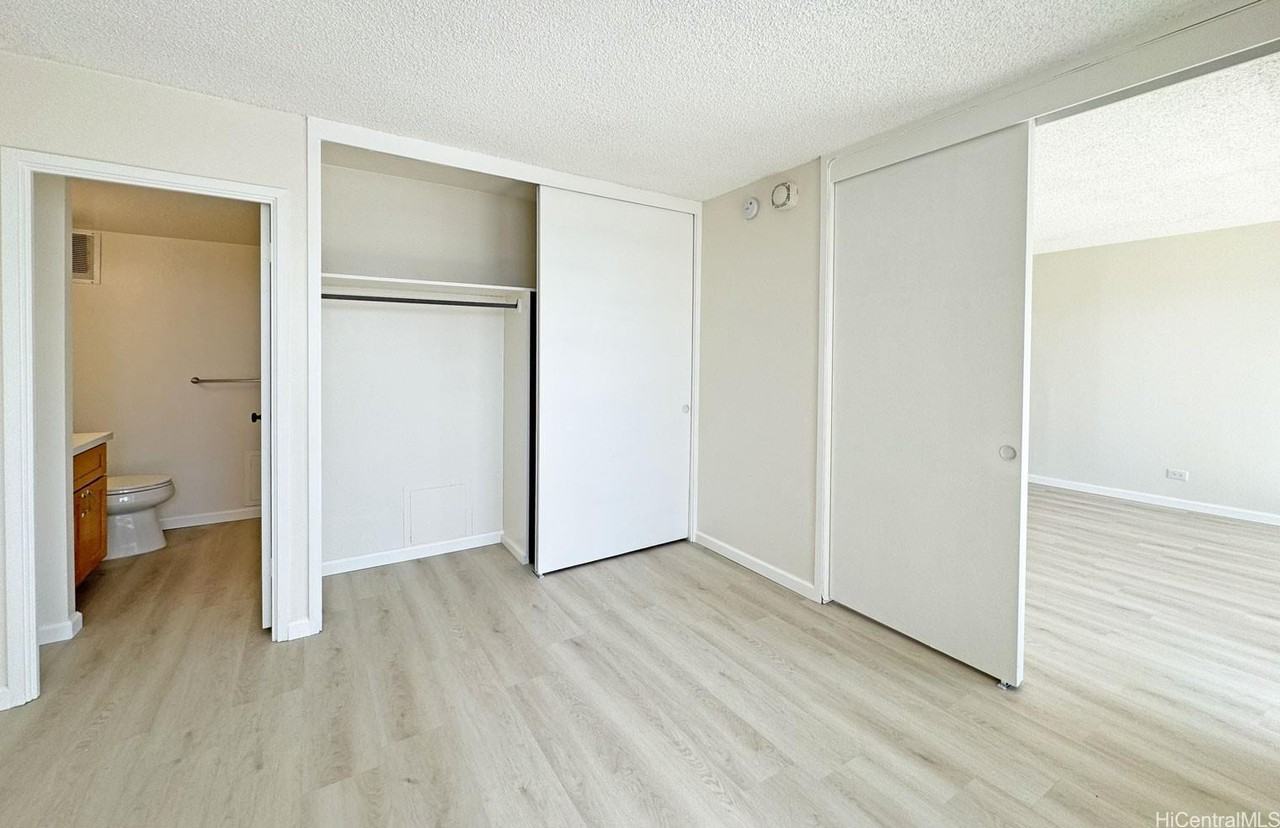 927 Prospect St #202 - Photo 6 of 18