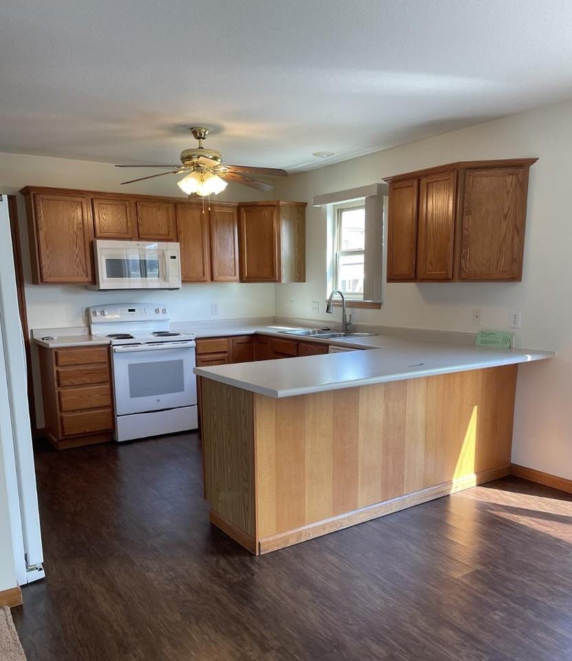 2901 Goldenrod Ln - Photo 4 of 12