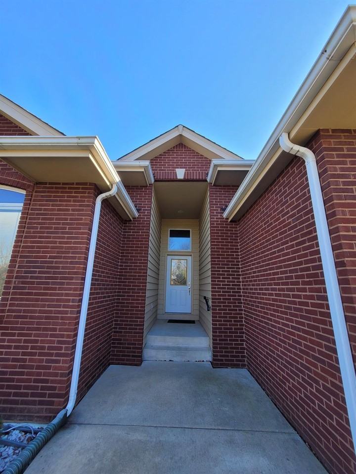 10349 Sutton Pl - Photo 2 of 32