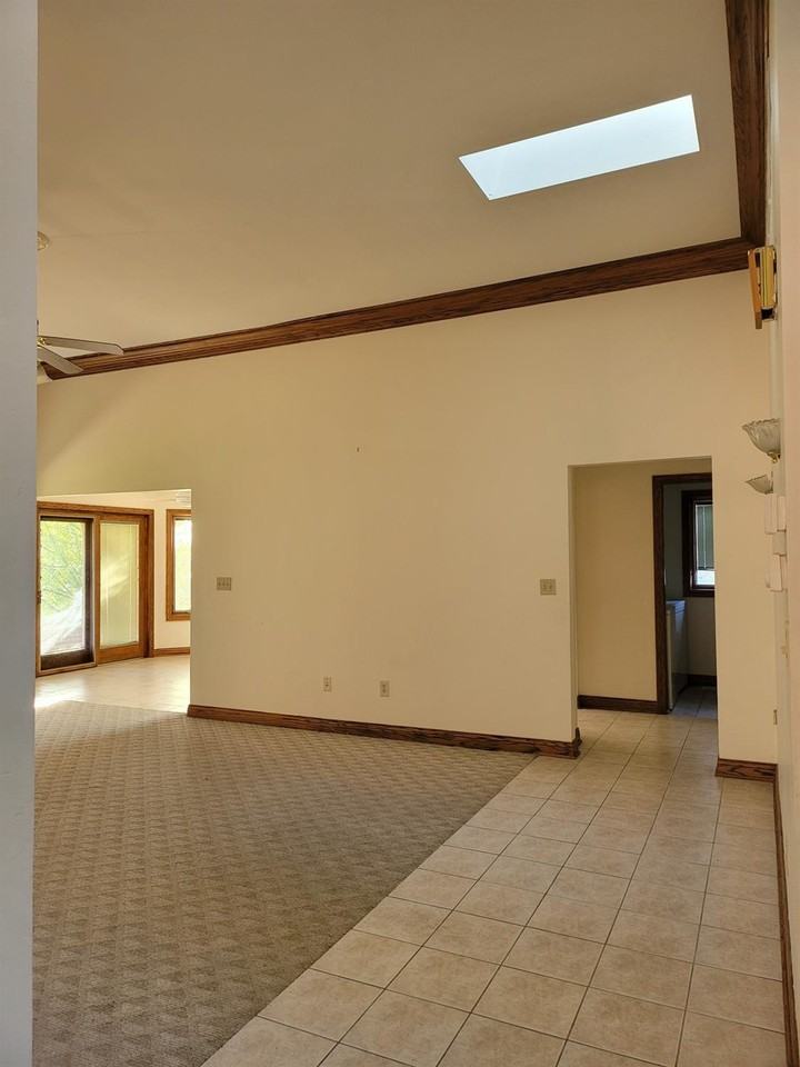 10349 Sutton Pl - Photo 5 of 32