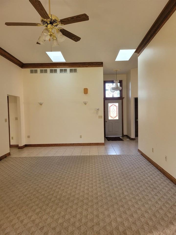 10349 Sutton Pl - Photo 6 of 32