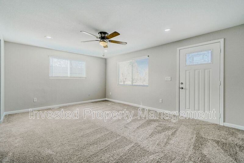 6820 Niagara St - Photo 3 of 17