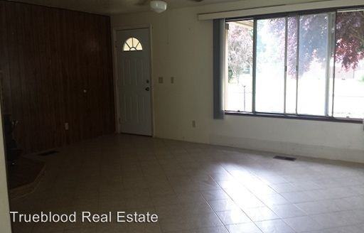 911 NE Jenny Ln - Photo 3 of 6