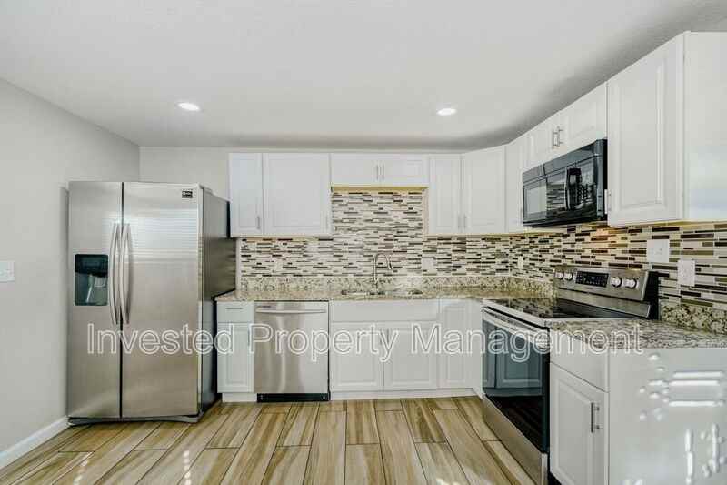 6820 Niagara St - Photo 4 of 17