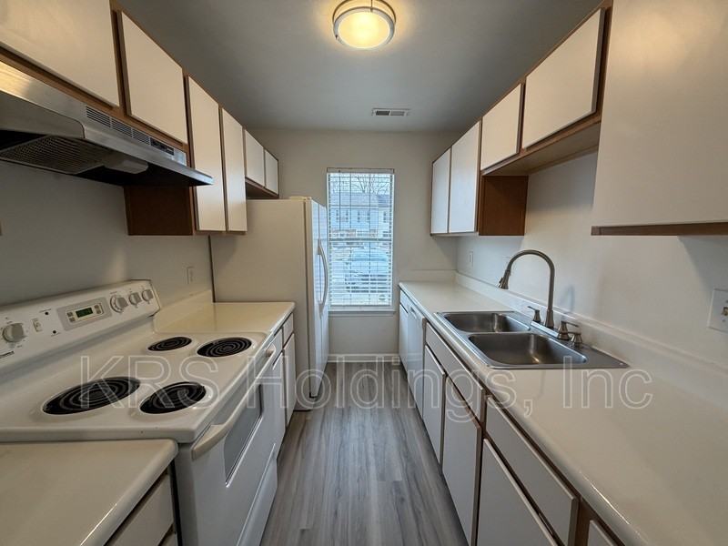 30 Terri Sue Ct - Photo 3 of 10