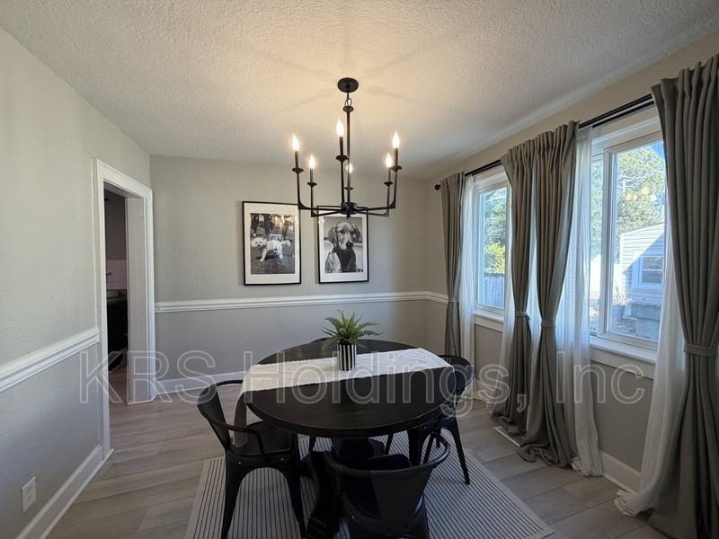 1088 Norview Ave - Photo 4 of 17