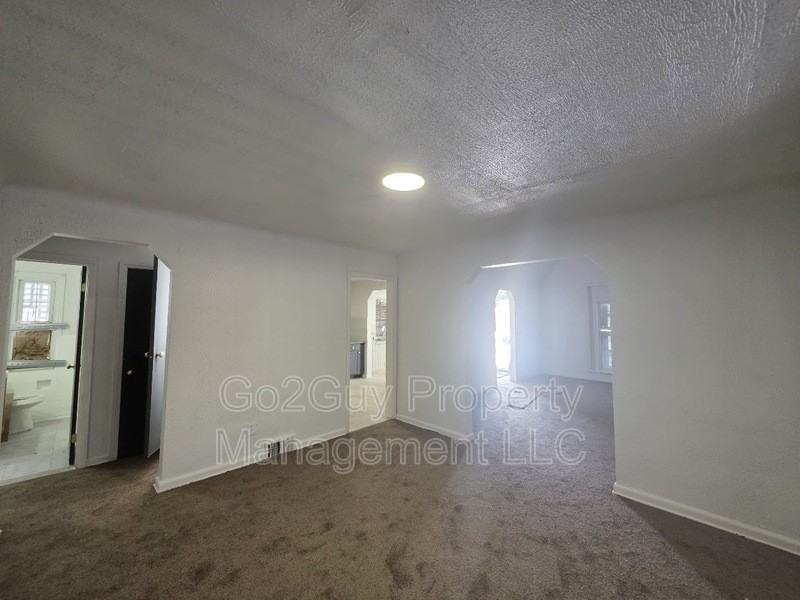 5234 Berkshire St - Photo 4 of 15