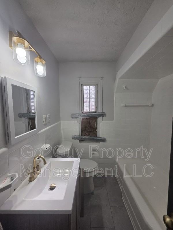 5234 Berkshire St - Photo 7 of 15