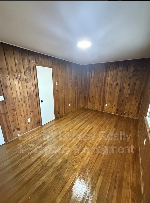 904 Marsh St - Photo 2 of 13