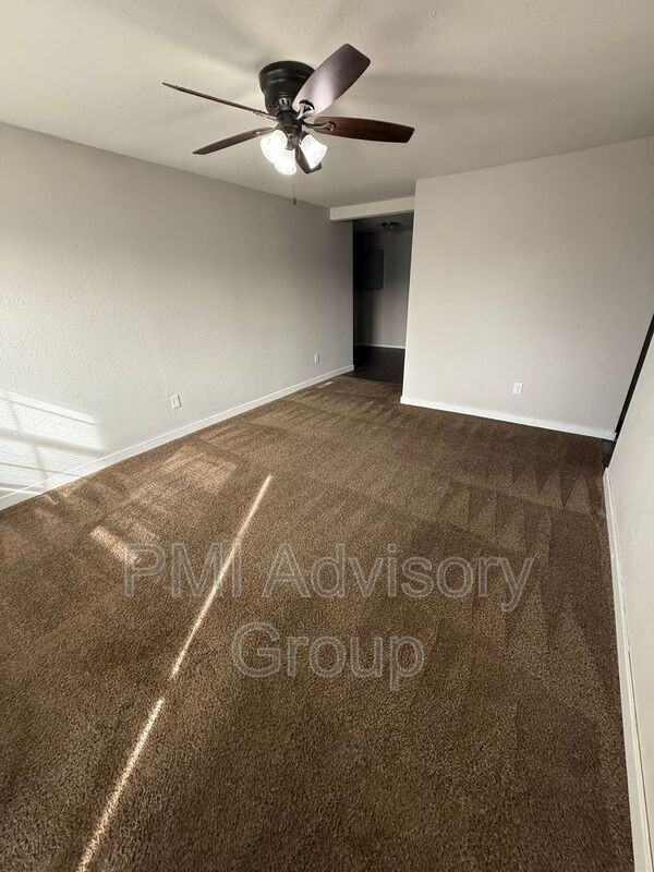 544 Se Colfax Pl - Photo 3 of 8