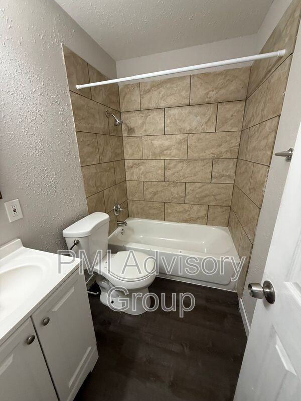 544 Se Colfax Pl - Photo 7 of 8