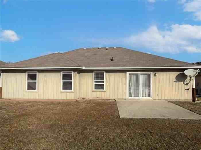 1607 Nw Hilltop Ln - Photo 5 of 15