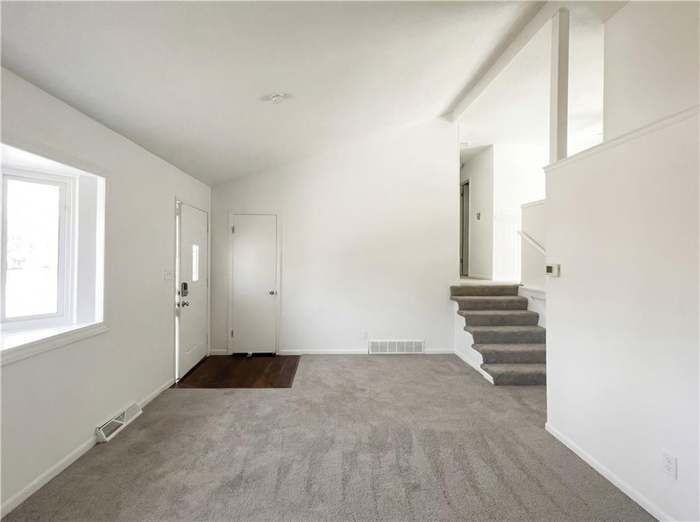 5342 N Palmer Ave - Photo 3 of 15