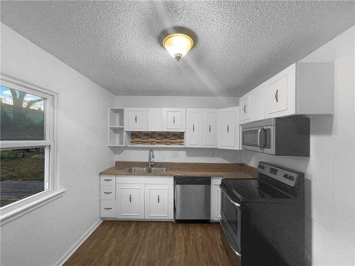 6705 N Charlotte St - Photo 2 of 15