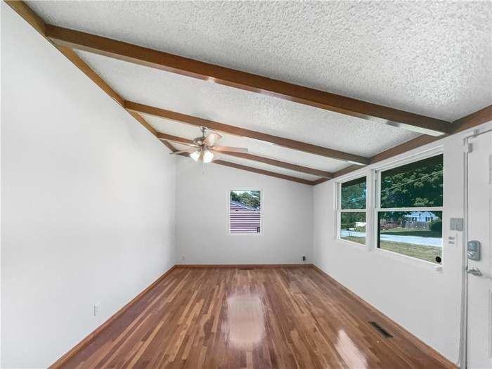 2939 Ne Jewett St - Photo 2 of 14