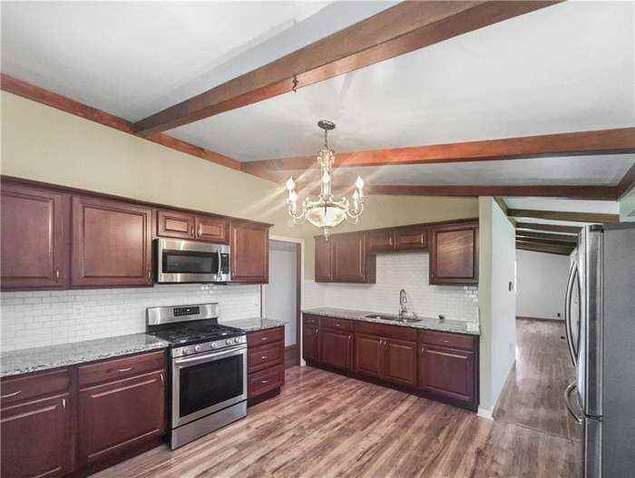 2939 Ne Jewett St - Photo 4 of 14