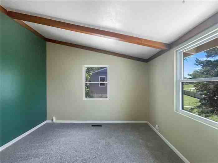 2939 Ne Jewett St - Photo 6 of 14