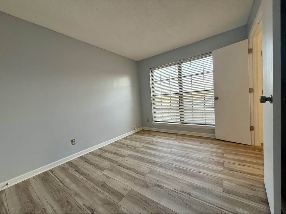 12641 W 110th Ter - Photo 3 of 21