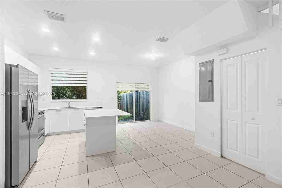 Nw 23rd Ct - Photo 2 of 37