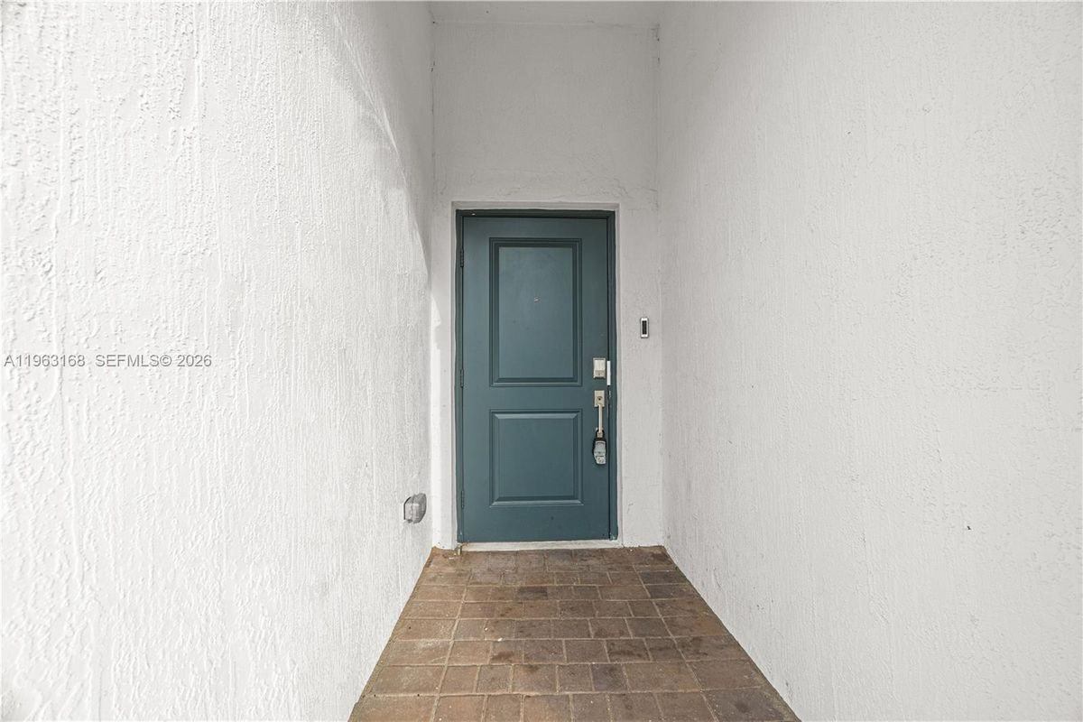 Nw 23rd Ct - Photo 3 of 37