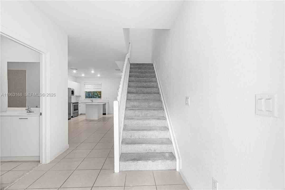 Nw 23rd Ct - Photo 4 of 37