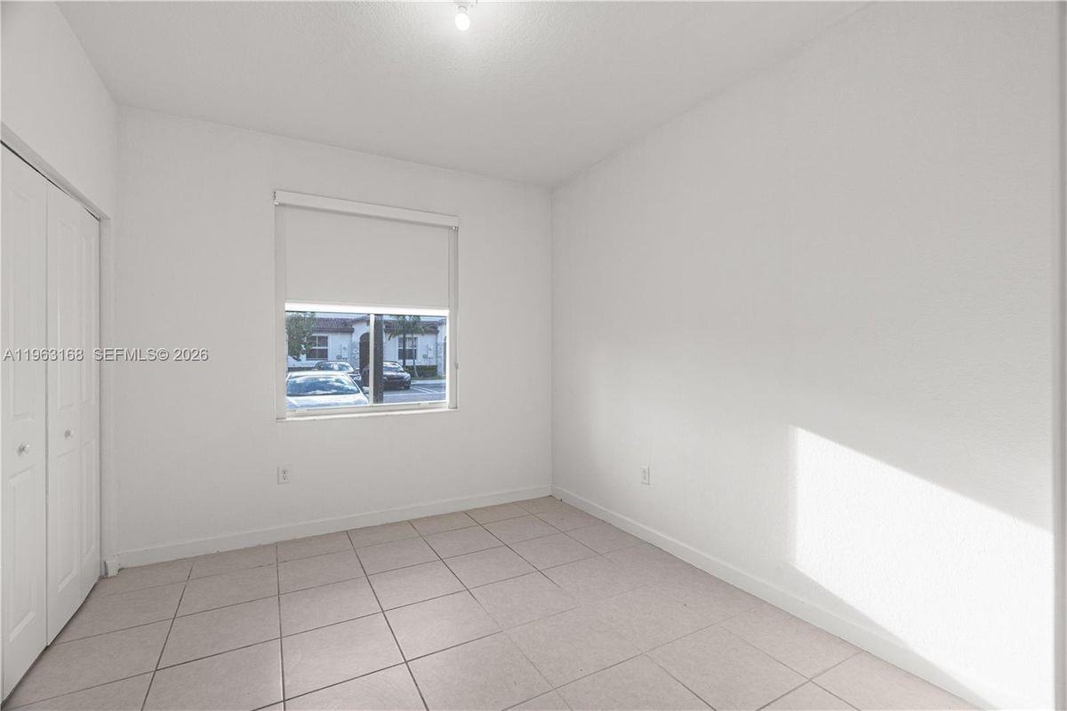 Nw 23rd Ct - Photo 6 of 37