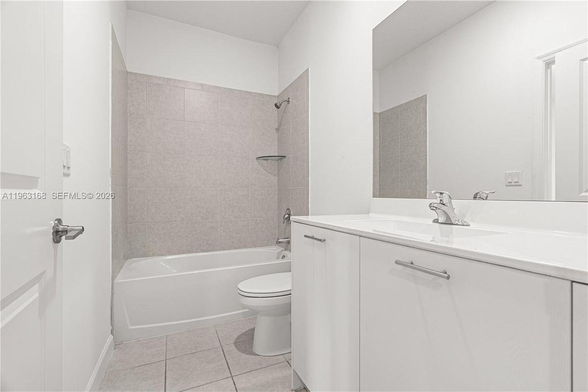 Nw 23rd Ct - Photo 7 of 37