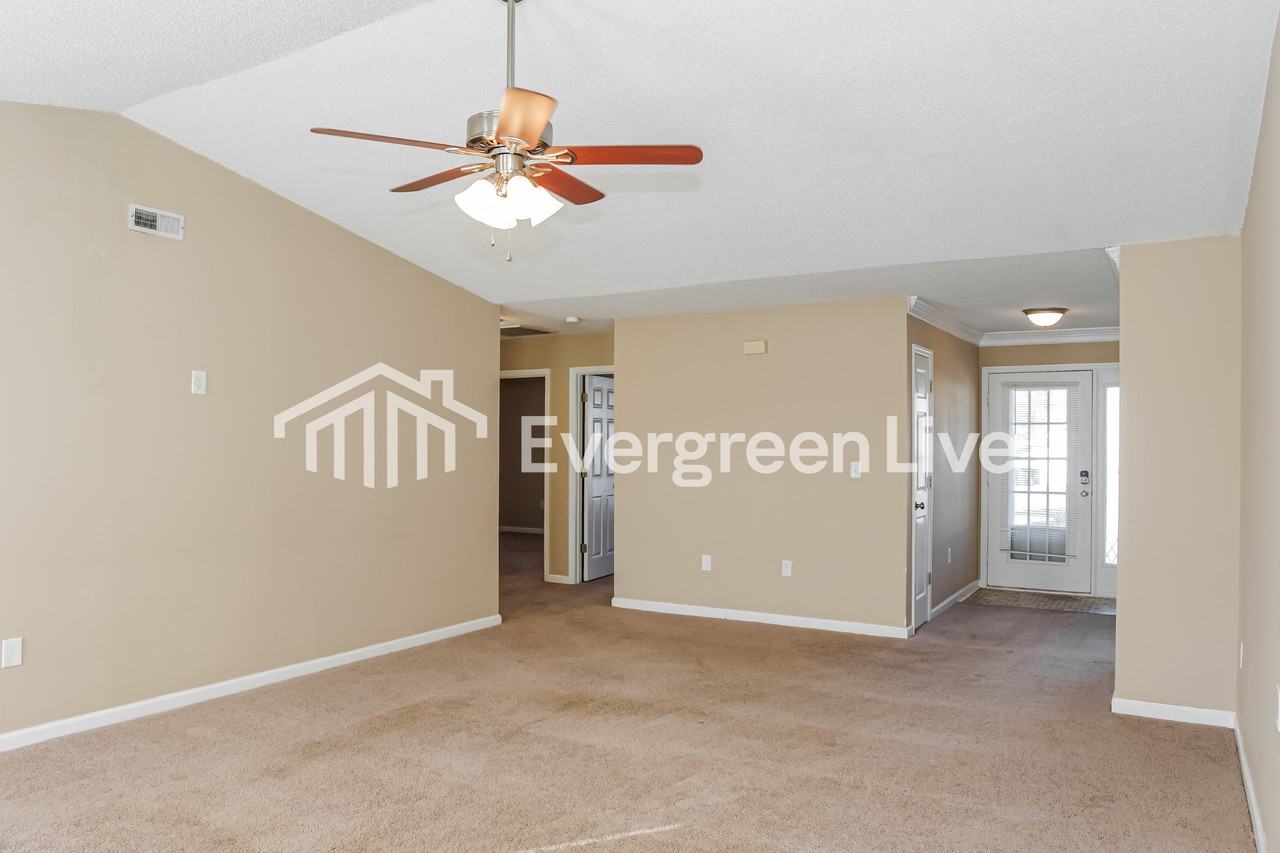 105 Coraetta Cir - Photo 2 of 15