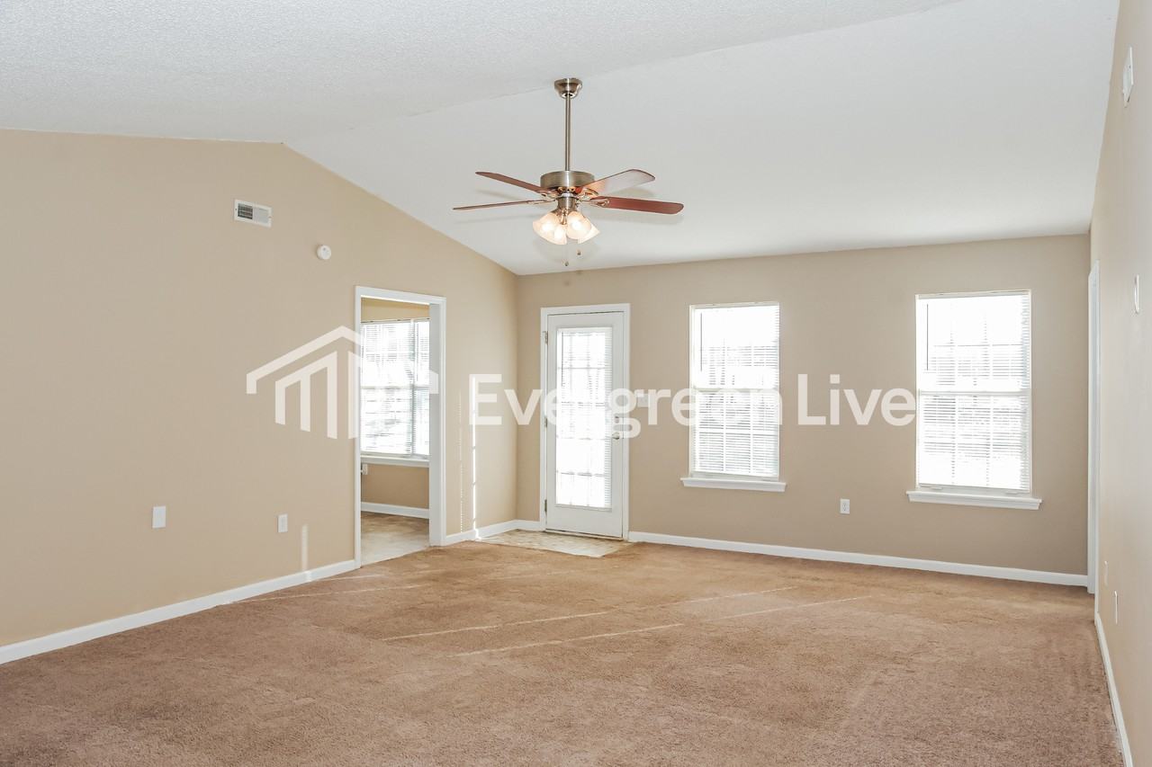 105 Coraetta Cir - Photo 3 of 15