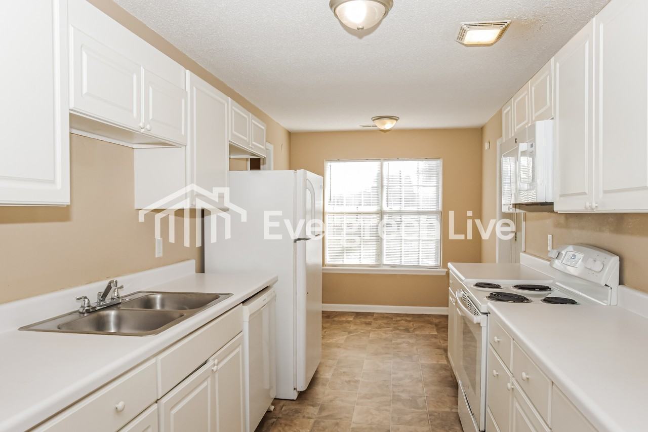 105 Coraetta Cir - Photo 5 of 15