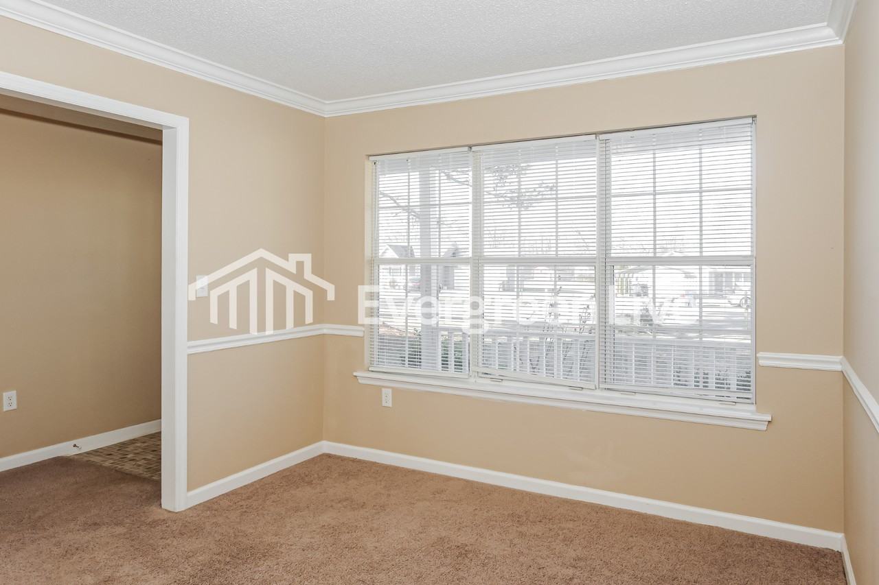 105 Coraetta Cir - Photo 7 of 15