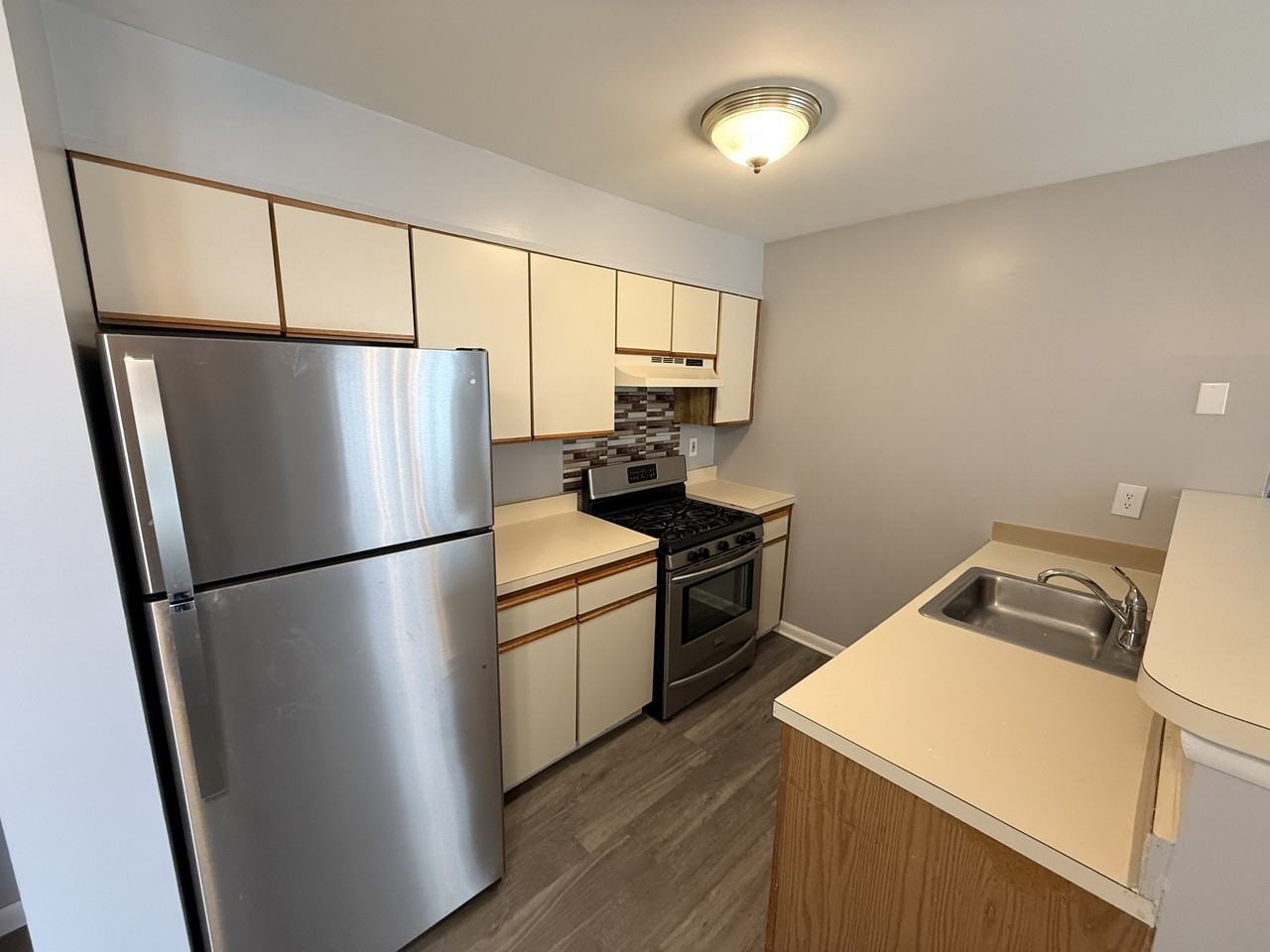 700 N Franklin Blvd Unit 302 #302 - Photo 4 of 11