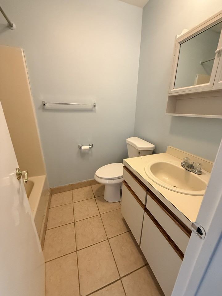 700 N Franklin Blvd Unit 302 #302 - Photo 6 of 11