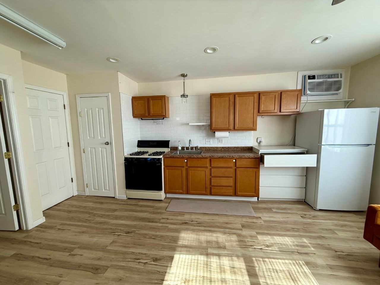 7215 University Avenue 1R - Photo 3 of 10